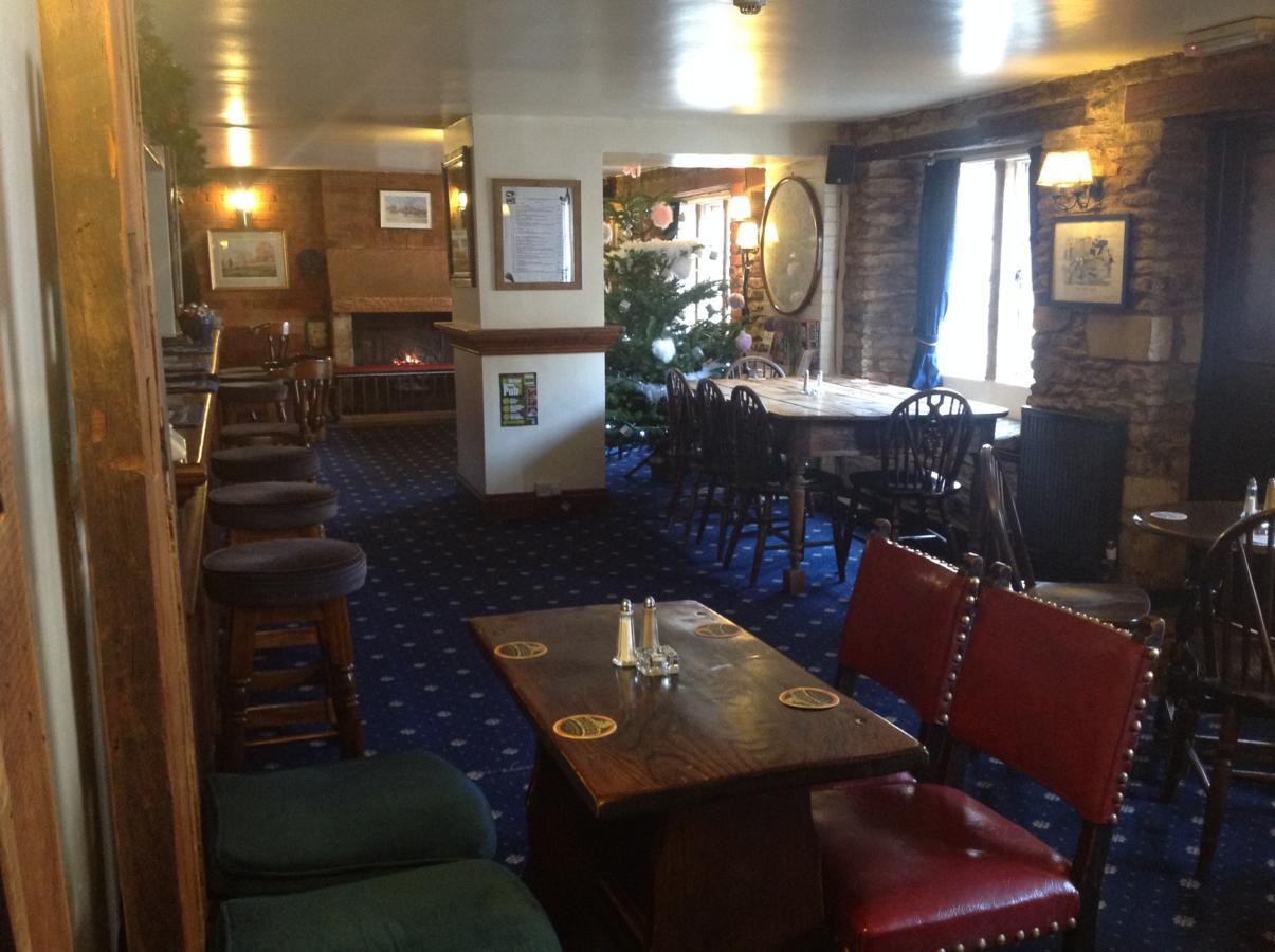 Hotel The Jolly Huntsman Chippenham  Esterno foto