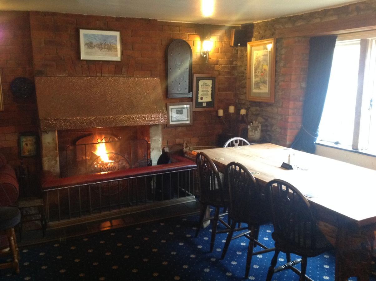 Hotel The Jolly Huntsman Chippenham  Esterno foto